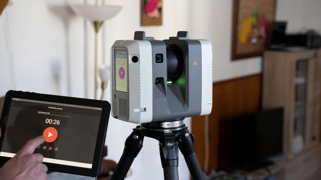 3D-Laserscanner LEICA RTC 360 und Steuertablett - Lasergrammatik für Gebäude durch 3D Scan Bat